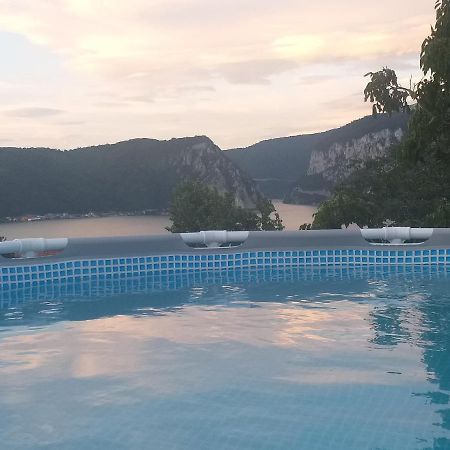 Casa De Vacanta Maga Dubova Buitenkant foto